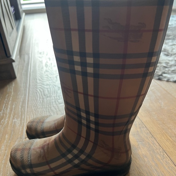 Burberry Checkered Waterproof Boots - Picture 4 of 4